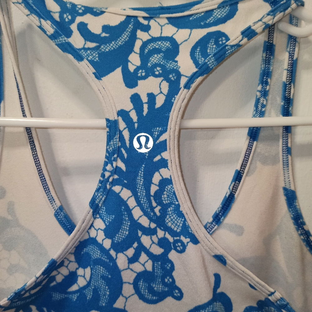 Lululemon Sz 4 Cool Racerback Tank Top Small White Blue Floral Luon Yoga - Picture 9 of 9